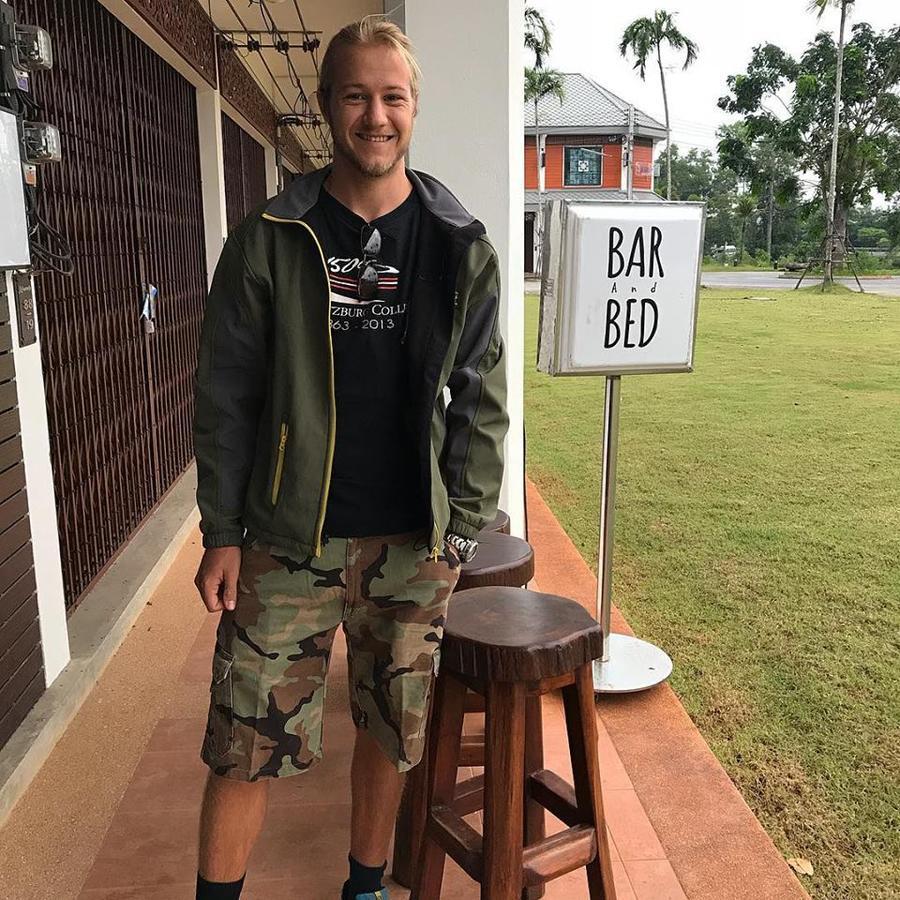 Barandbed Urt Hostel Surat Thani Bagian luar foto