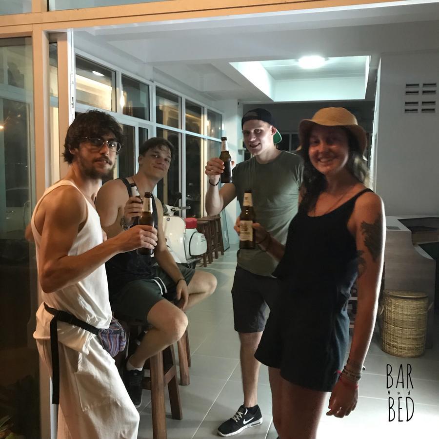 Barandbed Urt Hostel Surat Thani Bagian luar foto