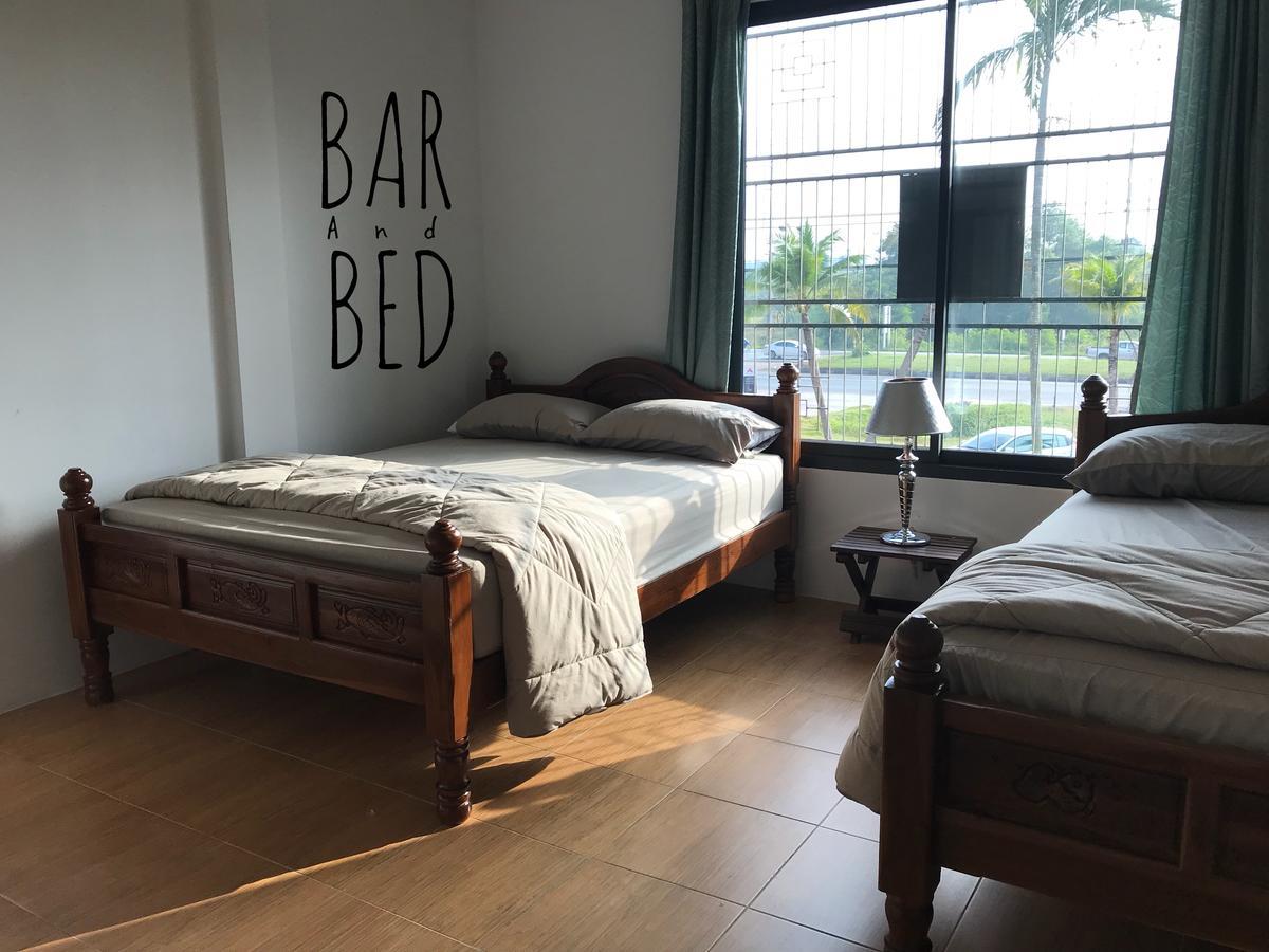 Barandbed Urt Hostel Surat Thani Bagian luar foto