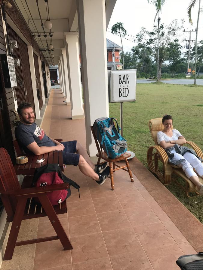 Barandbed Urt Hostel Surat Thani Bagian luar foto