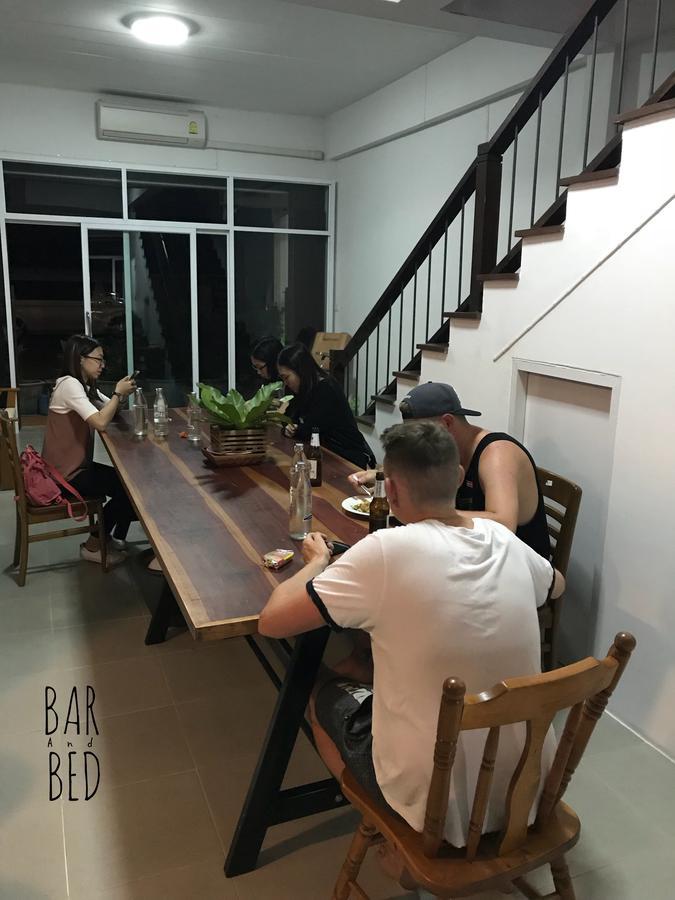 Barandbed Urt Hostel Surat Thani Bagian luar foto