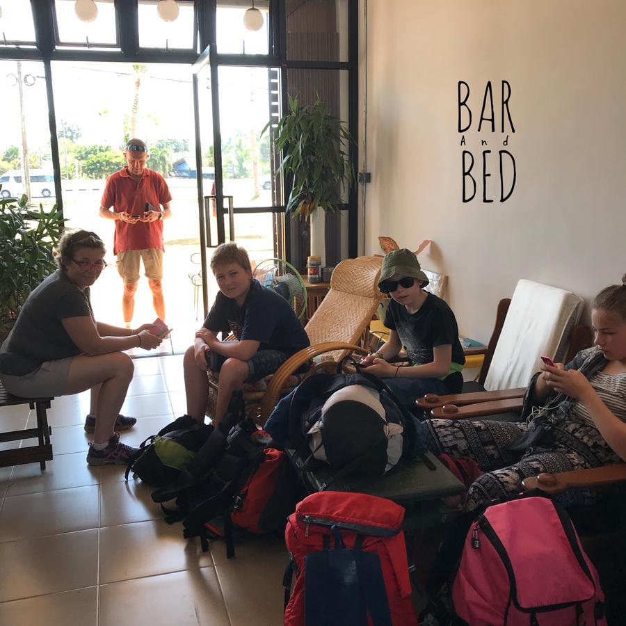 Barandbed Urt Hostel Surat Thani Bagian luar foto
