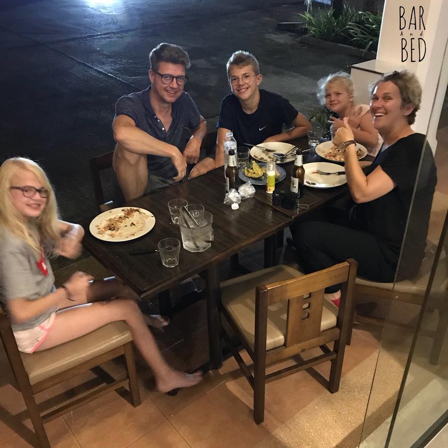 Barandbed Urt Hostel Surat Thani Bagian luar foto
