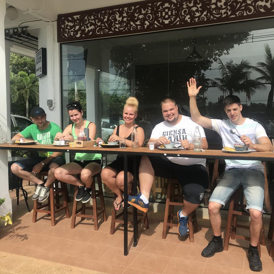 Barandbed Urt Hostel Surat Thani Bagian luar foto
