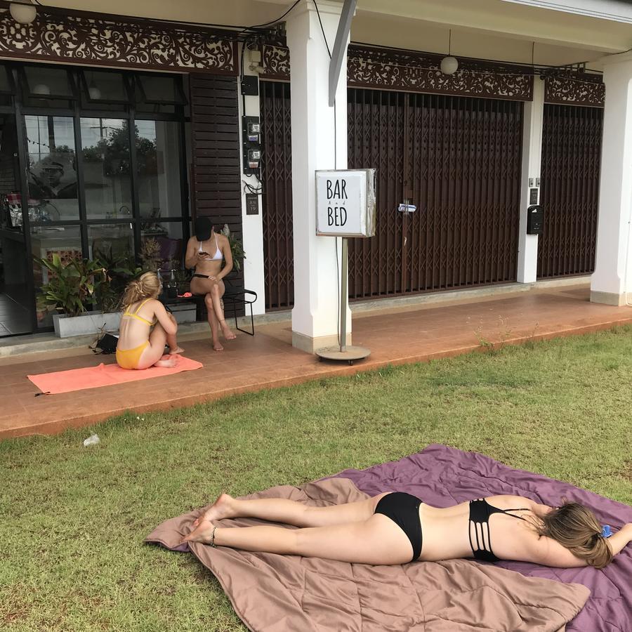 Barandbed Urt Hostel Surat Thani Bagian luar foto