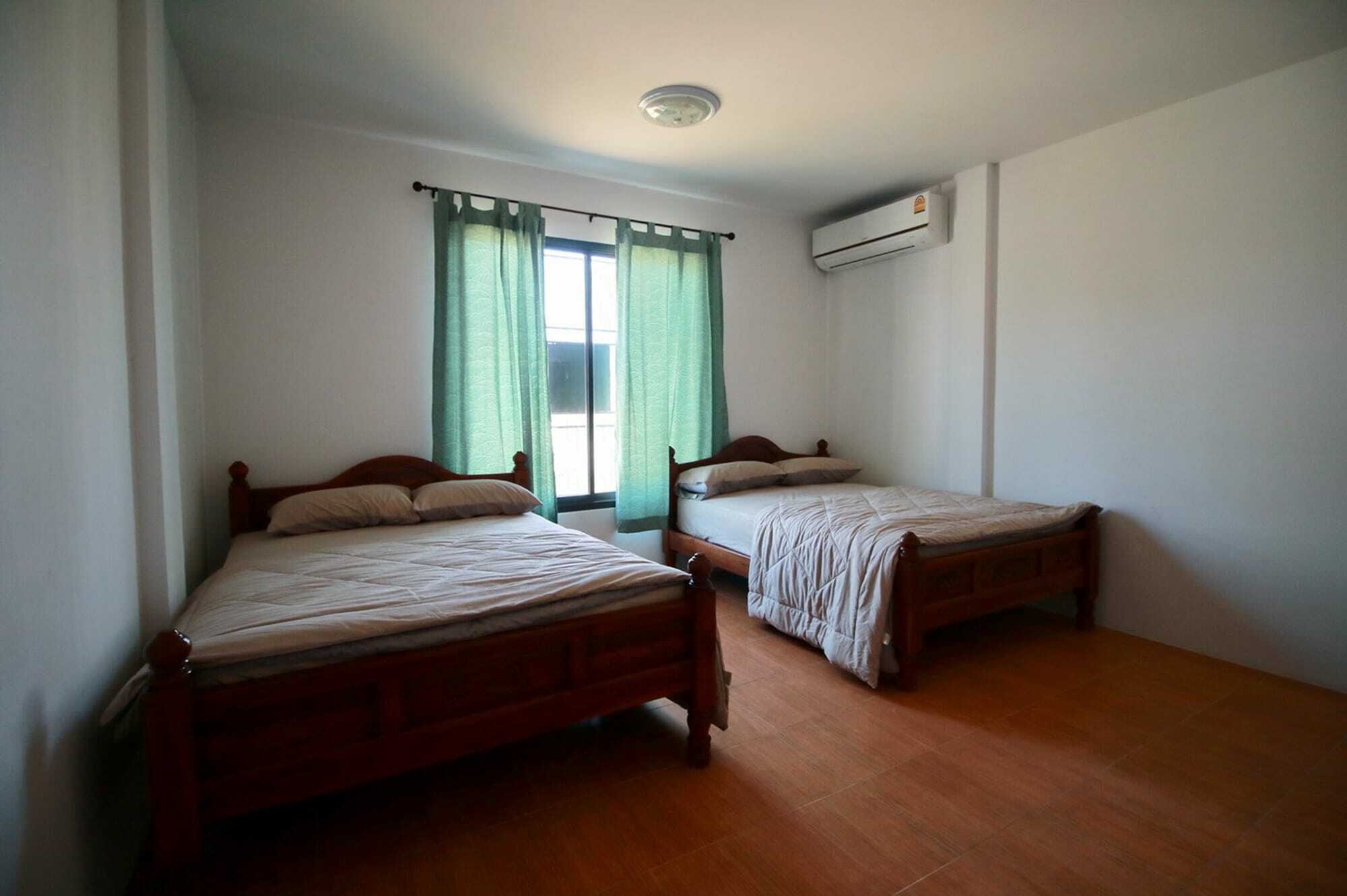 Barandbed Urt Hostel Surat Thani Bagian luar foto