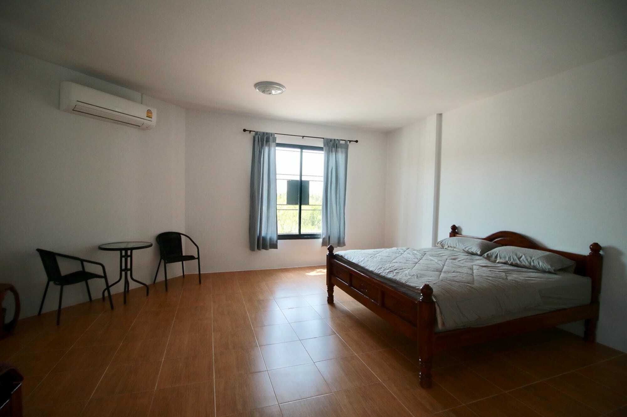 Barandbed Urt Hostel Surat Thani Bagian luar foto
